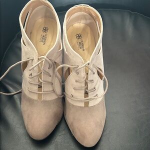 Catherine Malandrino Women's Taupe Lace-Up Boots